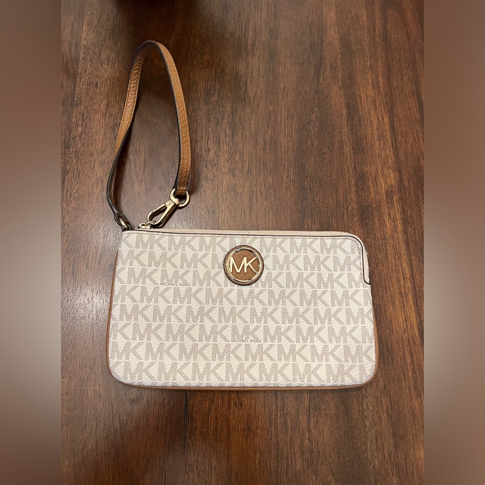 Michael Kors wristlet